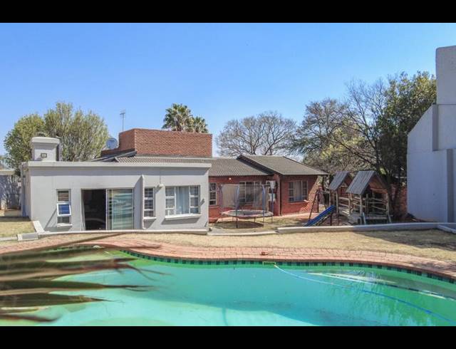 4 BEDROOM HOUSE FOR SALE IN GLENVISTA